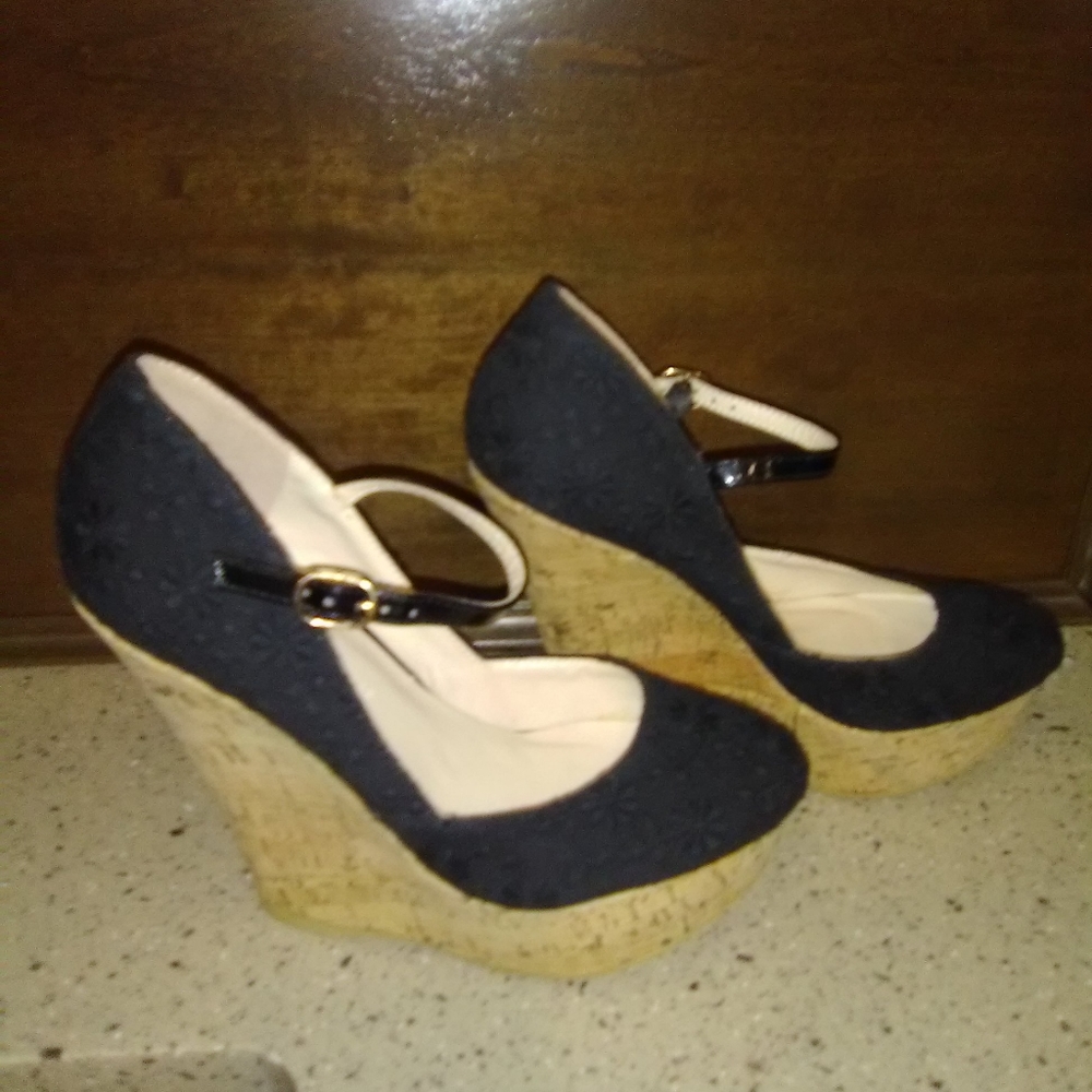 Black wedge's